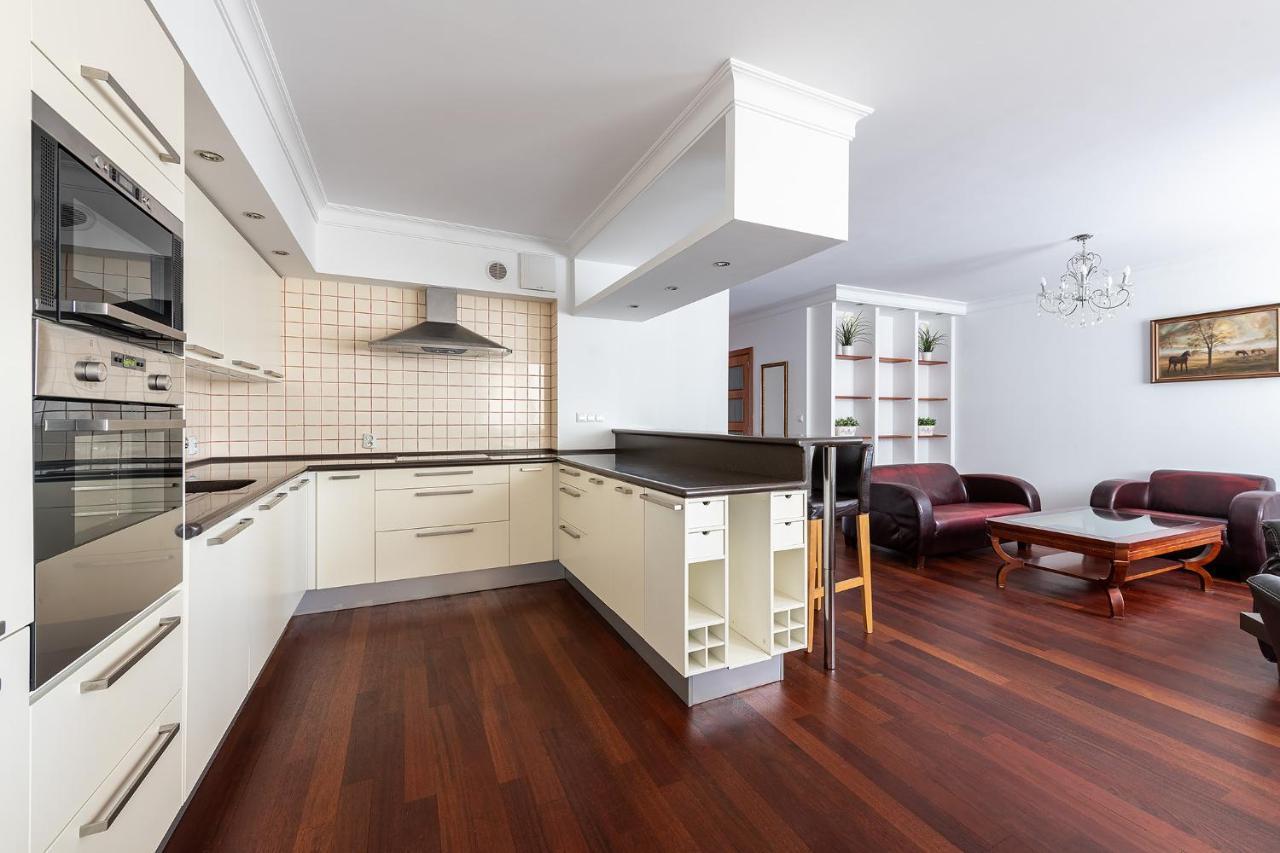 Bukowinska 12 Prywatne Mieszkanie 80M2 Z Dwiema Sypialniami I Balkonem 2X Bezplatne Miejsca Parkingowe Samodzielne Zameldowanie! Private Garage! Self Check-In System! Warszawa Zewnętrze zdjęcie